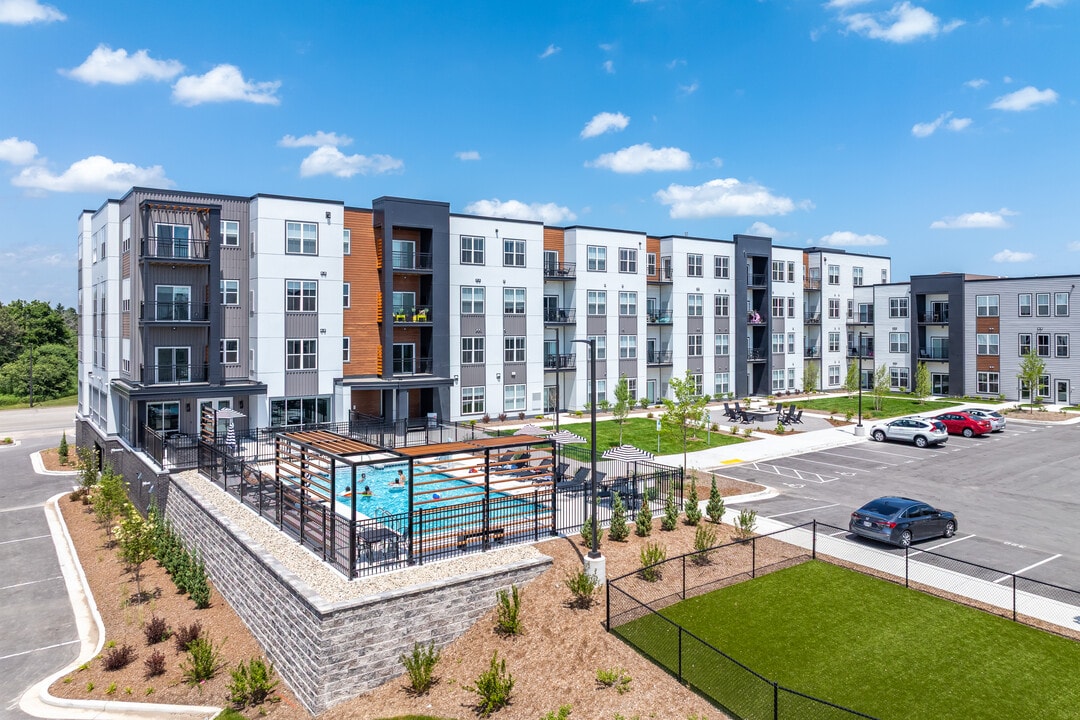Tennessen Flats in Menomonee Falls, WI - Foto de edificio