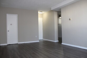 Laurentian Apartments in Saskatoon, SK - Building Photo - Building Photo