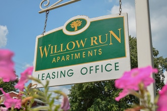 Willow Run Apartments in Willow Grove, PA - Building Photo - Building Photo