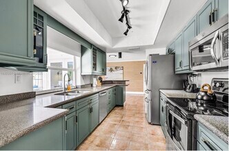 6421 NE 22nd Ave in Fort Lauderdale, FL - Foto de edificio - Building Photo