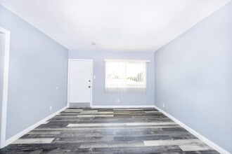 Garden View in Santa Fe Springs, CA - Foto de edificio - Building Photo