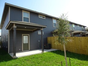 6327 Luglio Ln in San Antonio, TX - Building Photo - Building Photo