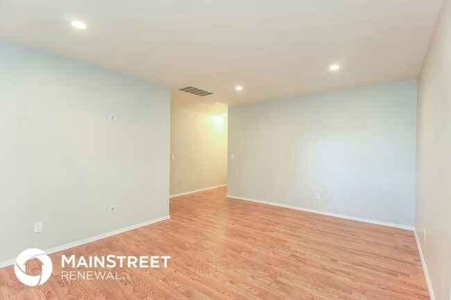 1111 E Willow Pl in Yukon, OK - Building Photo - Building Photo