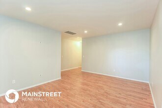 1111 E Willow Pl in Yukon, OK - Building Photo - Building Photo