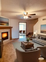 513 N Foxridge Dr in Raymore, MO - Building Photo