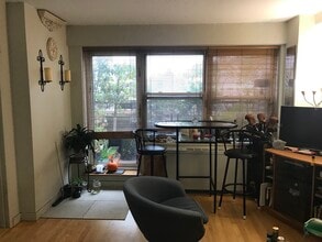 520 E 81st St, Unit 12C in New York, NY - Foto de edificio - Building Photo