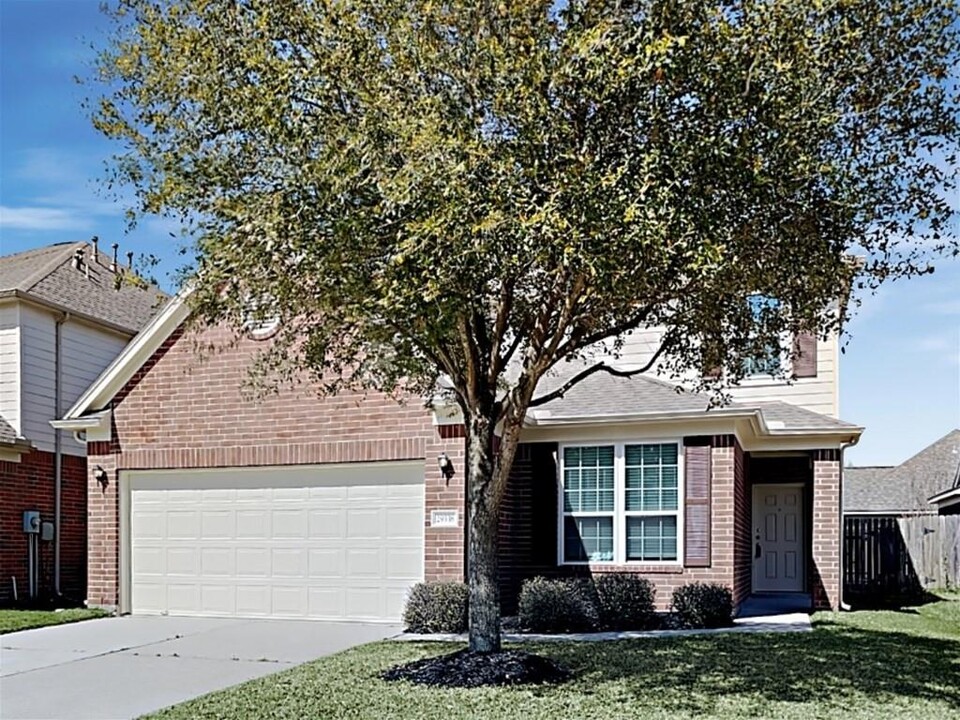 29338 Turnbury Village Dr in Spring, TX - Foto de edificio