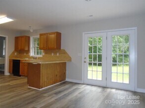 2025 Hart Rd in Charlotte, NC - Building Photo - Building Photo