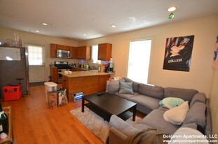 35 Pratt St, Unit 1 in Boston, MA - Building Photo