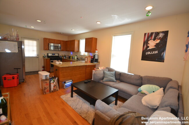 35 Pratt St, Unit 1