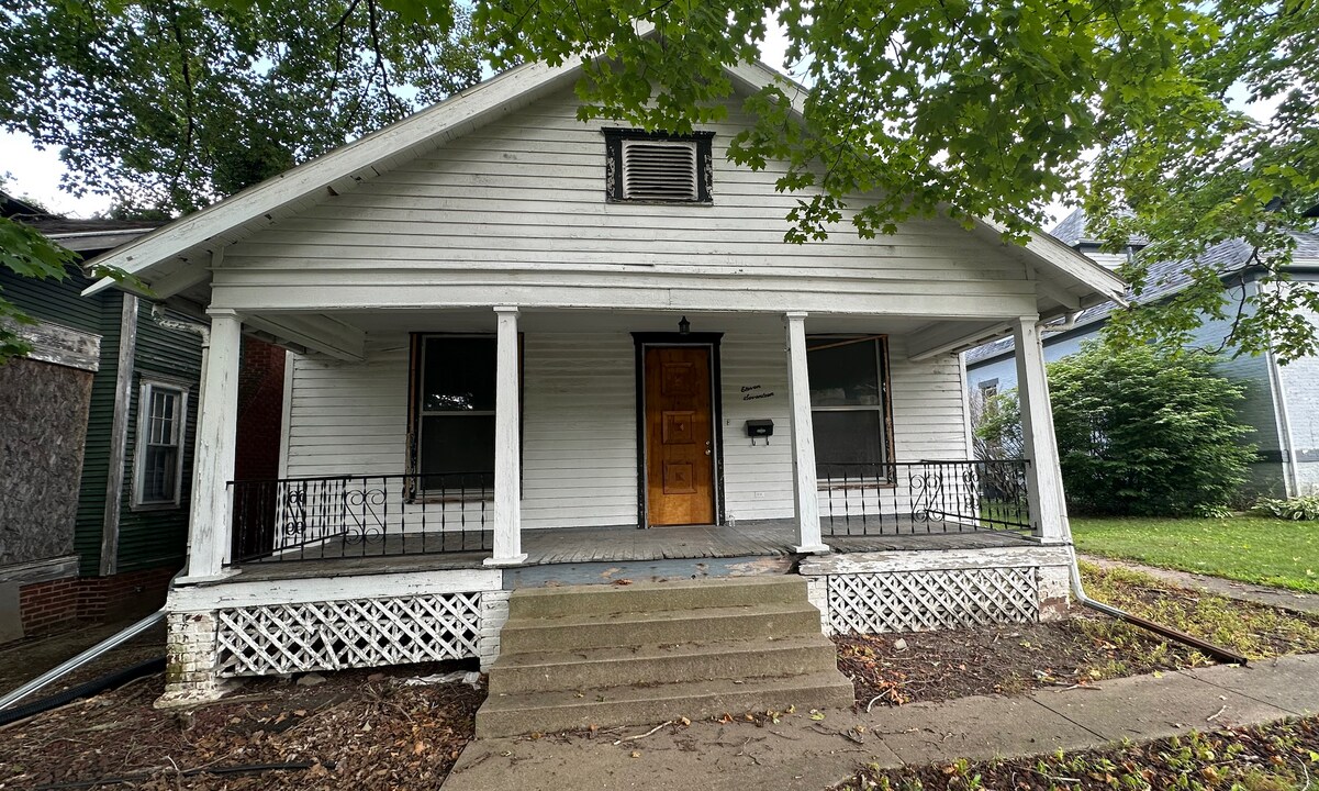 1117 N Gilbert St in Danville, IL - Building Photo