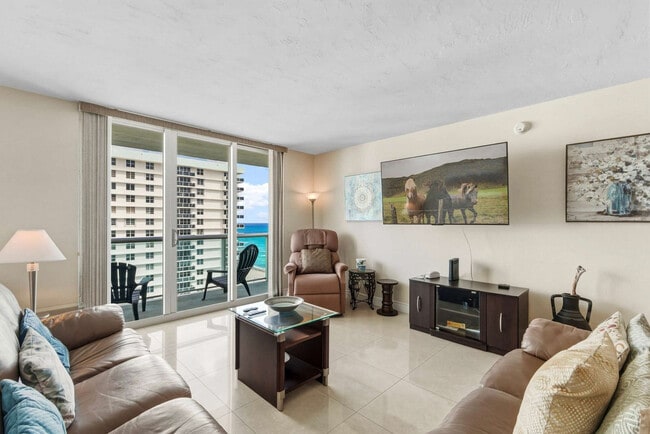 3801 S Ocean Dr, Unit SI FL11-ID1465698P in Hollywood, FL - Foto de edificio - Building Photo