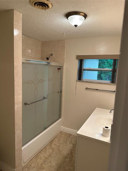 3513 NW 33rd St in Lauderdale Lakes, FL - Building Photo