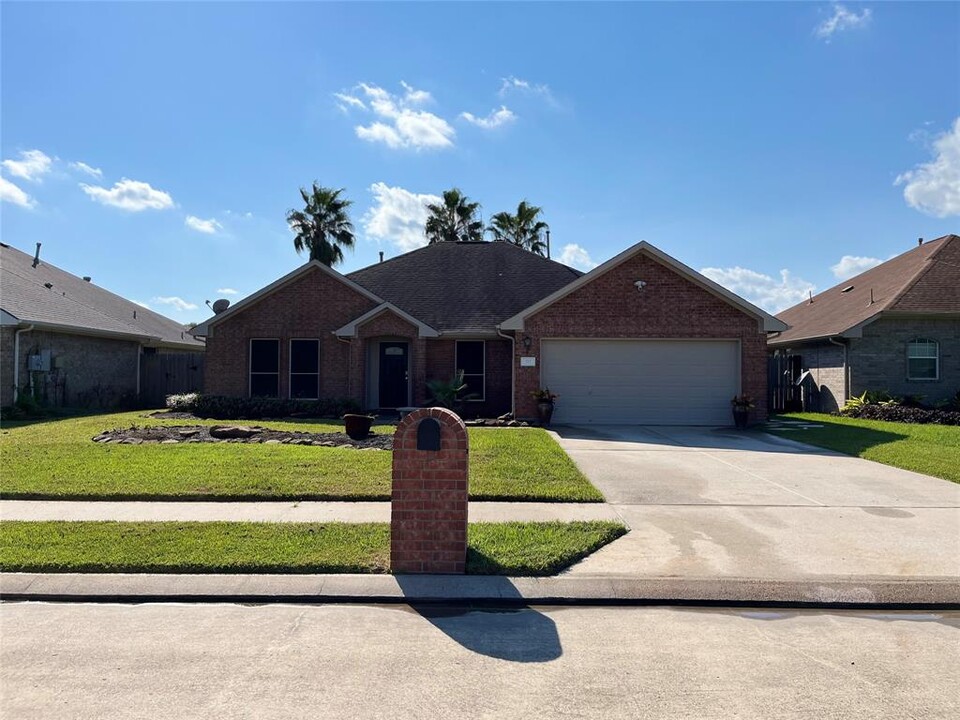 312 Green Isle Ave in Dickinson, TX - Building Photo