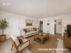 214 E Hazel St, Unit 4 in Inglewood, CA - Building Photo