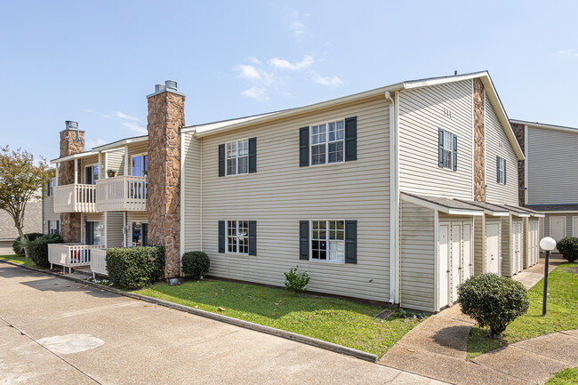 Cobblestone Village Condominium s in Kenner, LA - Foto de edificio - Building Photo