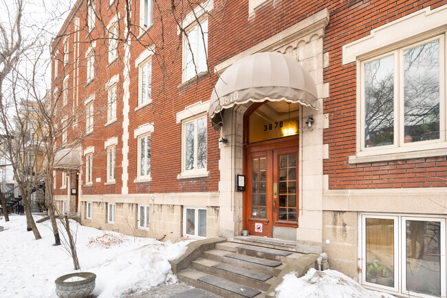 3870 Saint-Hubert Rue in Montréal, QC - Building Photo - Building Photo