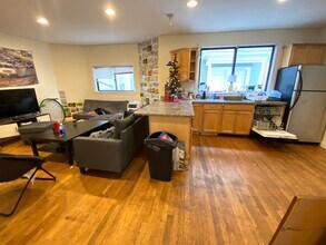 72 Ashford St, Unit 2 in Boston, MA - Foto de edificio - Building Photo