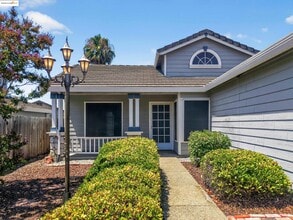 5140 Homestead Way in Antioch, CA - Building Photo - Building Photo