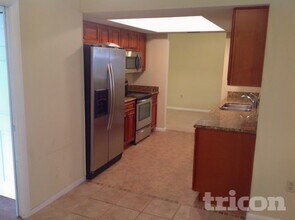 2290 Colonial Dr in Dunedin, FL - Foto de edificio - Building Photo