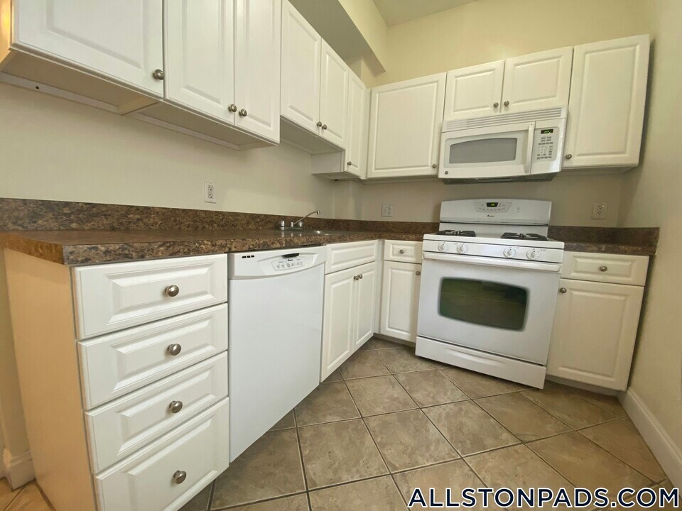 53 Ashford St in Boston, MA - Building Photo