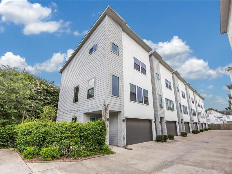 3212 N MacGregor Way in Houston, TX - Building Photo