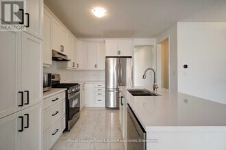 359 Gordon Krantz Ave in Milton, ON - Building Photo - Building Photo