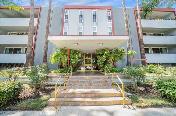 4915 Tyrone Ave, Unit 313 in Sherman Oaks, CA - Building Photo