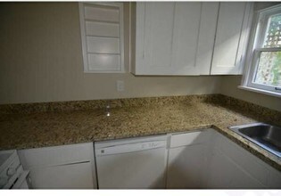 Charming Two Bedroom Apt in Queen Anne in Seattle, WA - Foto de edificio - Building Photo