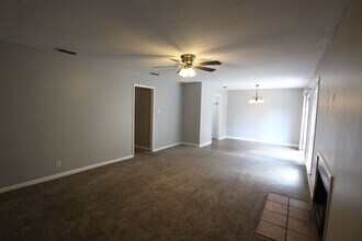 4222 S Park Dr in Tyler, TX - Building Photo - Building Photo