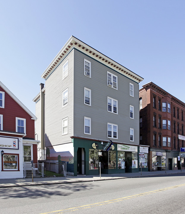 127-131 Highland St in Worcester, MA - Building Photo