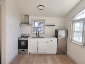 860 S Quivas St in Denver, CO - Building Photo