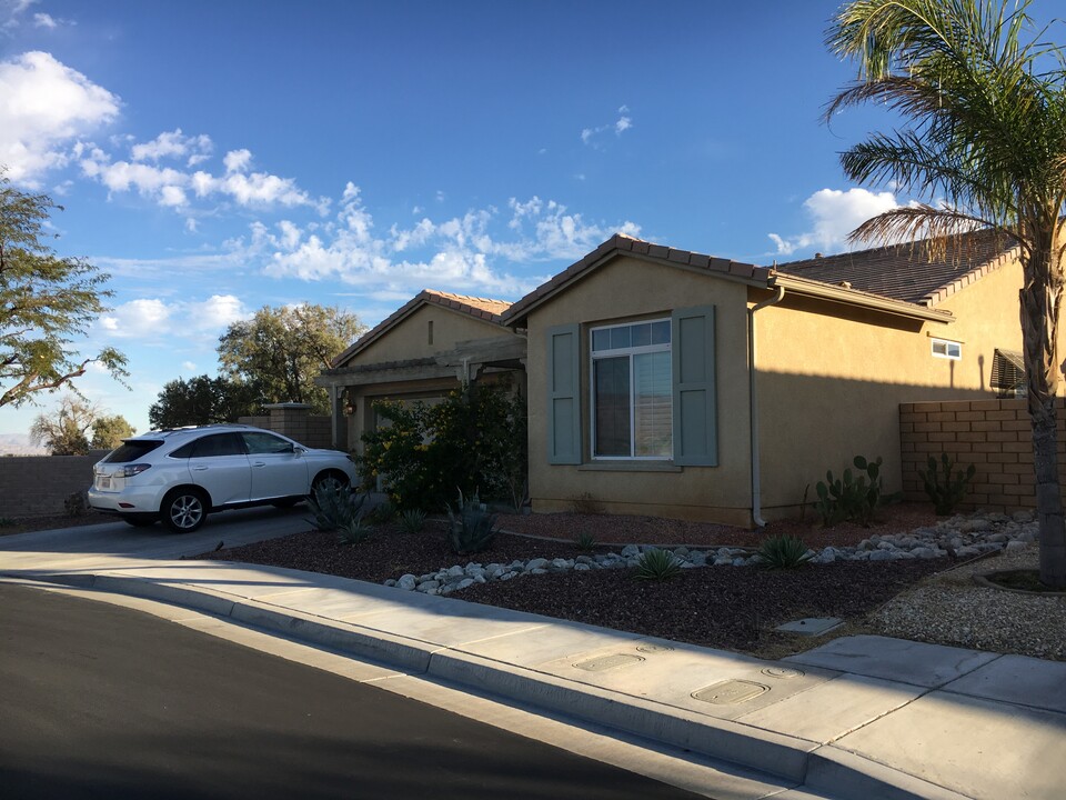 2699 Desert Breeze Way in Palm Springs, CA - Building Photo