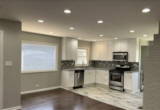 4642 Hawthorne Ave in Lyons, IL - Building Photo - Building Photo
