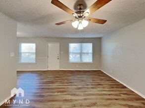 915 Winnie St in Fort Worth, TX - Foto de edificio - Building Photo