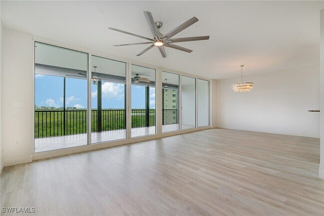 455 Cove Tower Dr, Unit 902 in Naples, FL - Building Photo - Building Photo