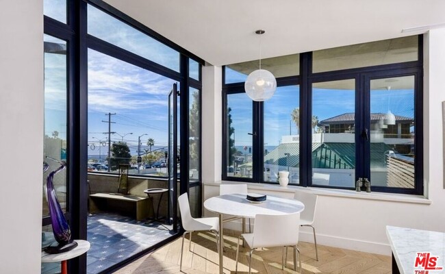 17351 W Sunset Blvd in Los Angeles, CA - Building Photo - Building Photo