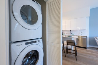 101 Dania Beach in Dania Beach, FL - Foto de edificio - Interior Photo