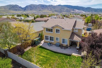 2325 Lincoln Meadows Dr in Reno, NV - Building Photo - Building Photo