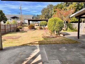 375 Park Ave in Coos Bay, OR - Foto de edificio - Building Photo