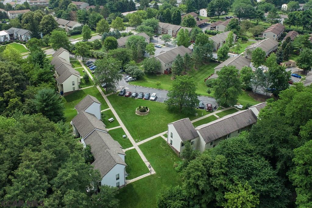 Imperial Townhomes LLC in State College, PA - Foto de edificio