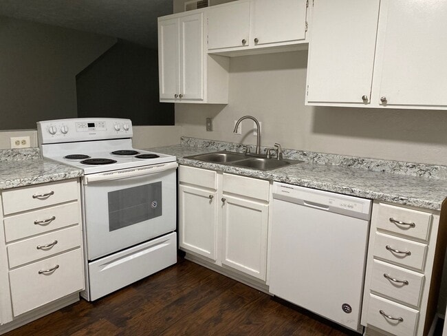 25 Brianfield Cv, Unit B in Jackson, TN - Building Photo - Building Photo