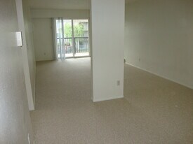 14600 NE 32nd St, Unit C-15 in Bellevue, WA - Building Photo