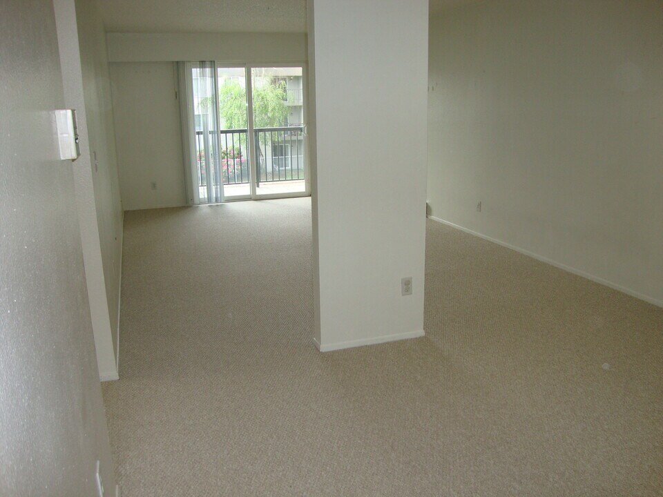 14600 NE 32nd St, Unit C-15 in Bellevue, WA - Building Photo
