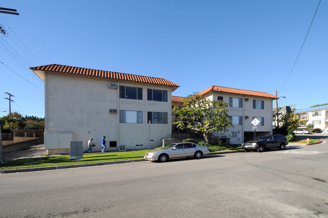 10960 Palms Blvd in Los Angeles, CA - Building Photo