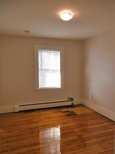 9 Smith Ave, Unit 2R in Somerville, MA - Foto de edificio - Building Photo