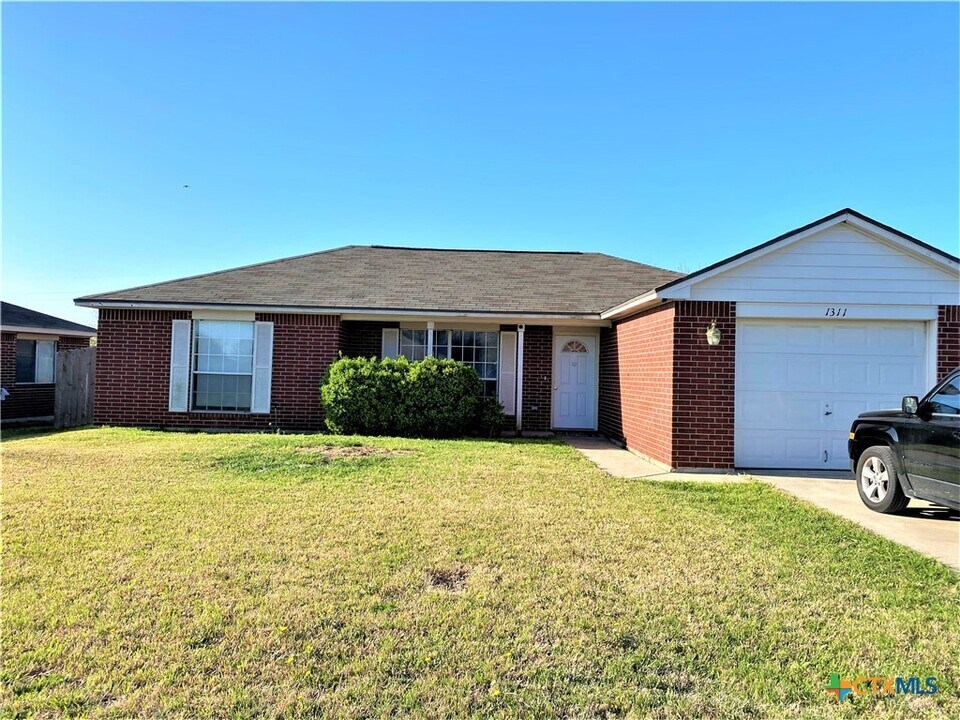 1311 E Downs Ave in Temple, TX - Building Photo