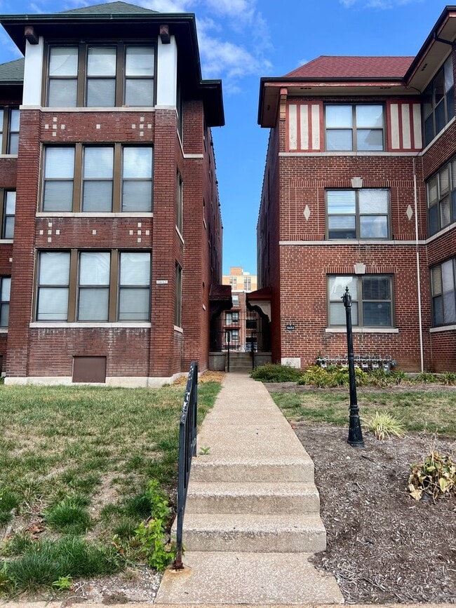 5653 Waterman Blvd in St. Louis, MO - Building Photo - Building Photo