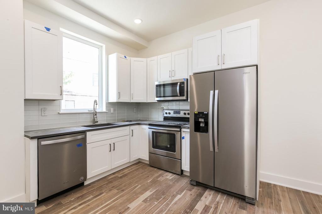 1431 Brown St in Philadelphia, PA - Building Photo