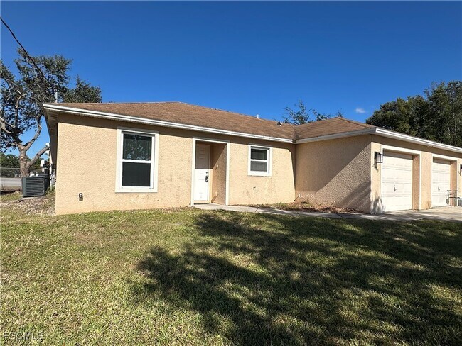 2411 Park Rd in Lehigh Acres, FL - Building Photo - Building Photo